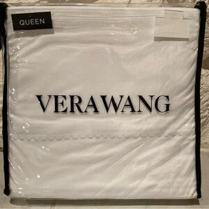 Vera Wang White Queen Bedding Set- scalloped design